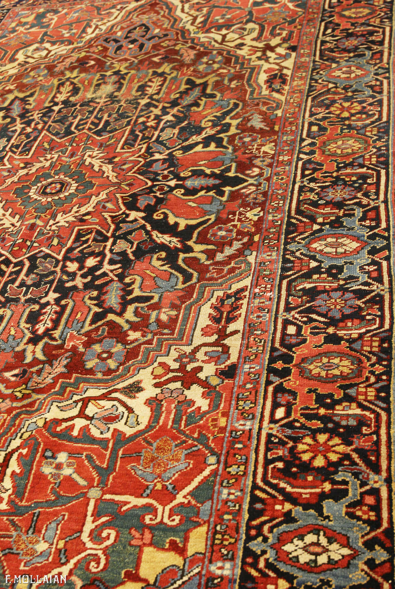 Antique Persian Heriz Carpet n°:25182784